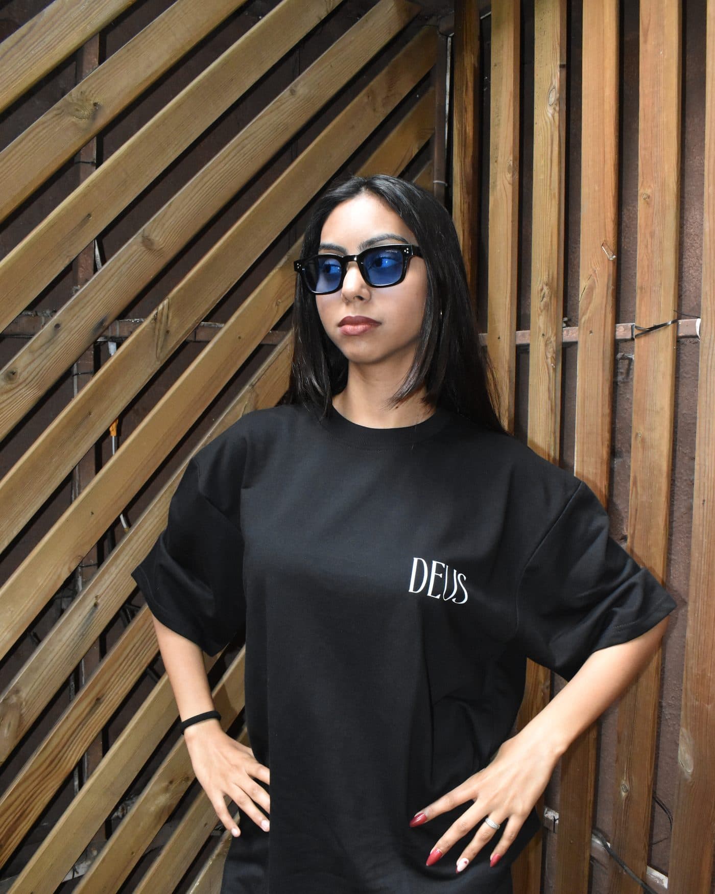 Model wearing the DEUS Keep Staring black oversized T-shirt, front, with DEUS chest logo